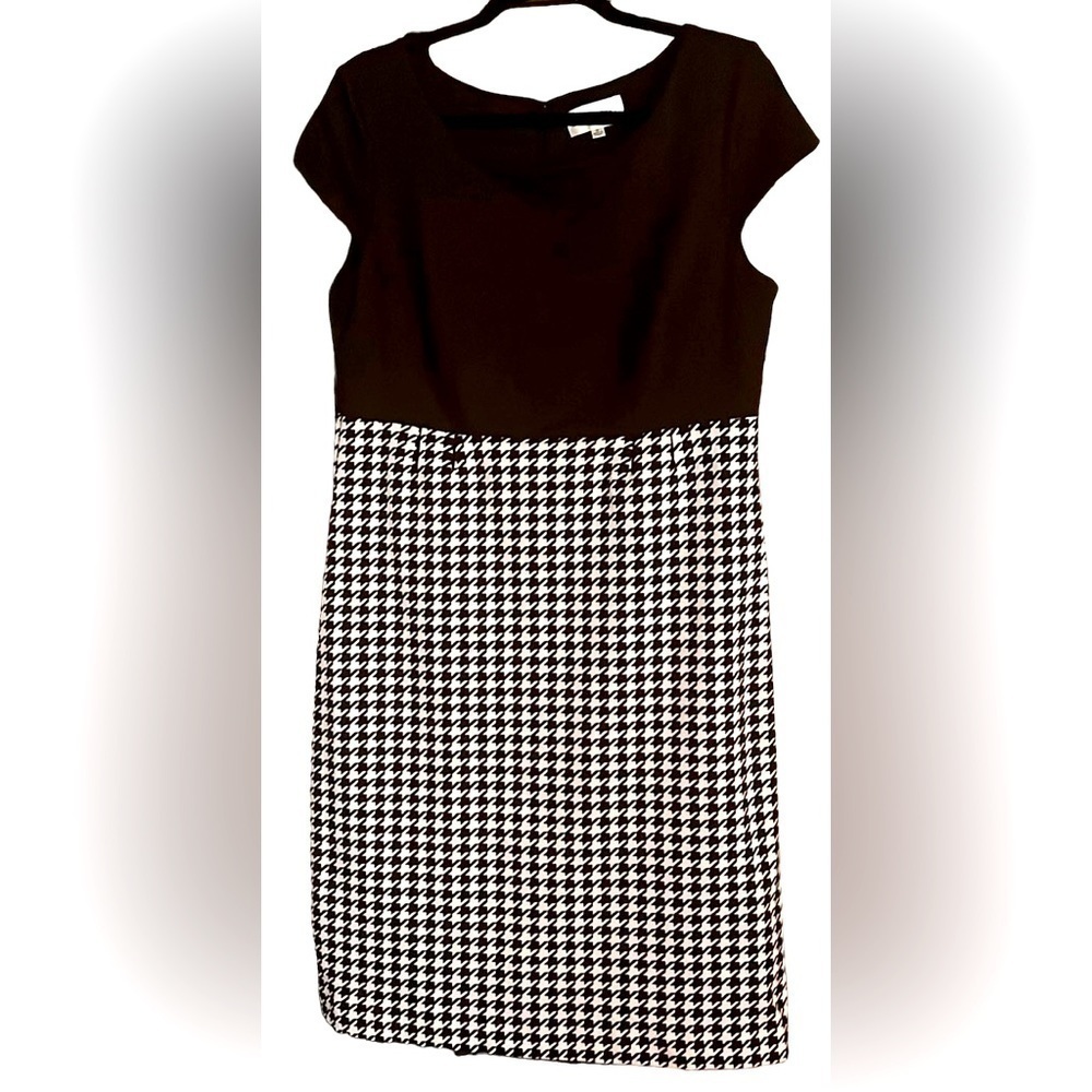 STUDIO I Black/White Houndstooth Pattern Cap Sleeve Knit Dress, Size 12, GUC.